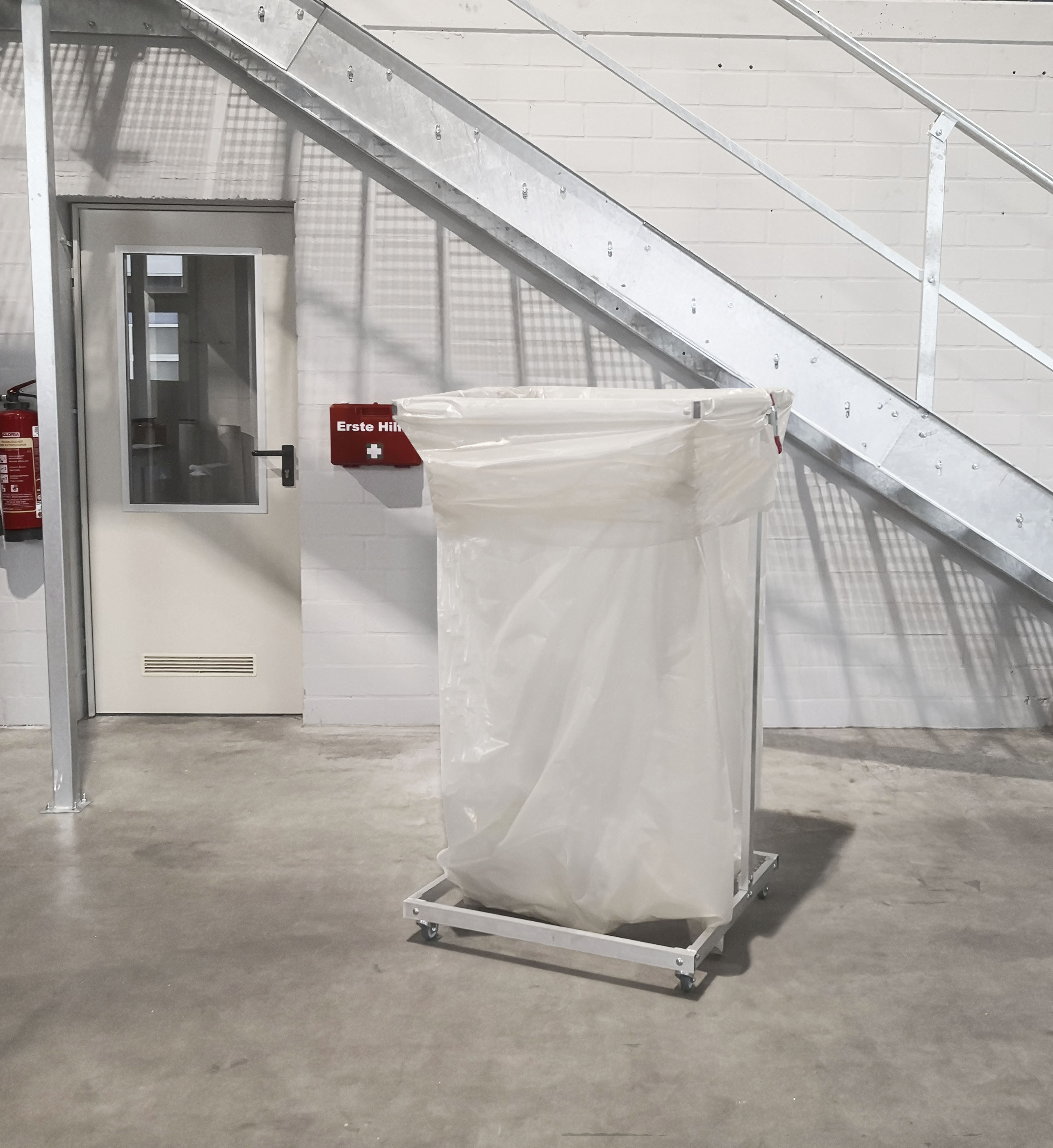 Müllständer mit Rollen